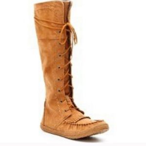 Ugg Moccasin tan tall